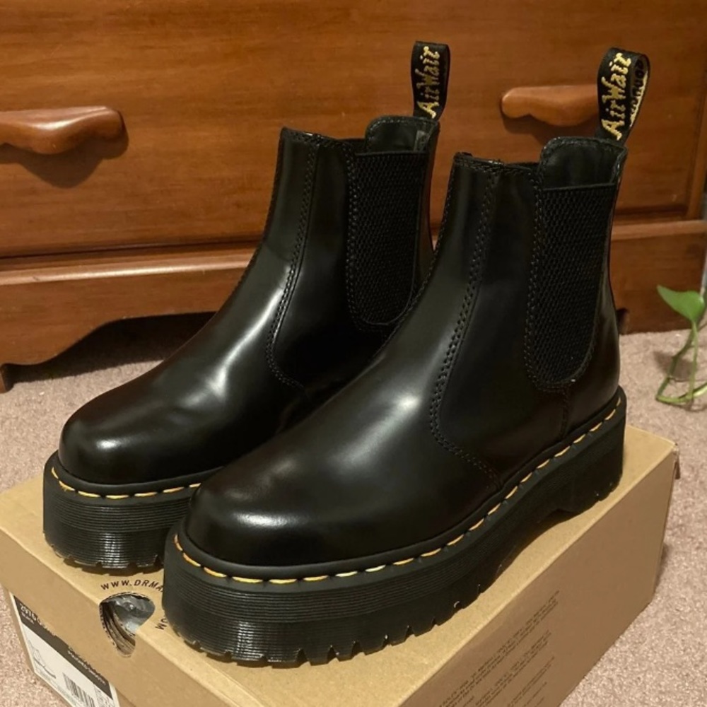 Platform Dr Martens Chelsea boots